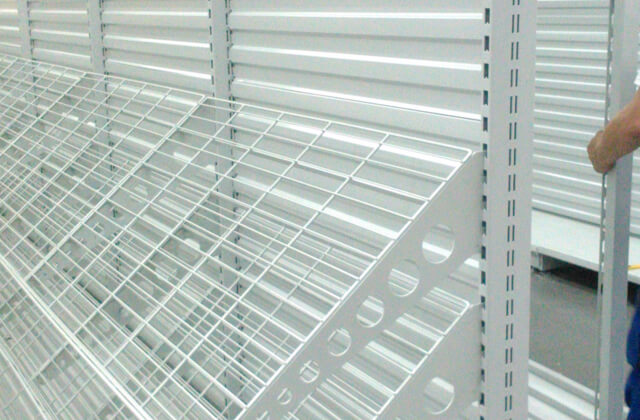 Montaż mebli sklepowych Castorama