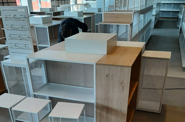 Montaż mebli sklepowych CC