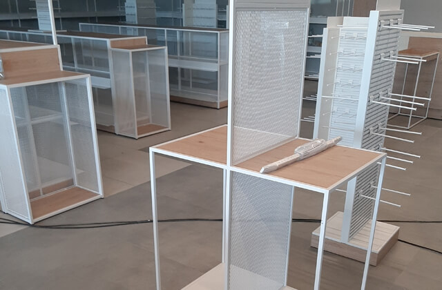 Montaż mebli sklepowych CC