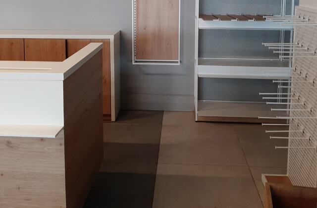 Montaż mebli sklepowych CC