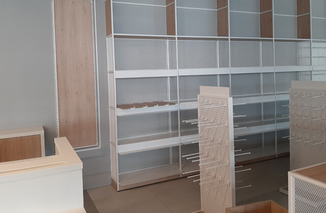 Montaż mebli sklepowych CC