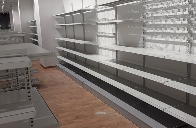 Montaż mebli sklepowych Smyk