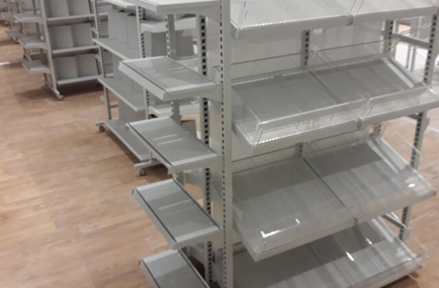 Montaż mebli sklepowych Smyk