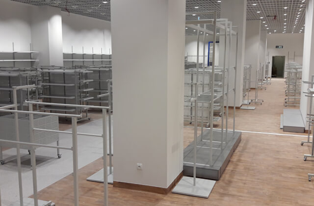 Montaż mebli sklepowych Smyk