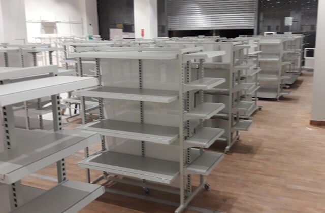 Montaż mebli sklepowych Smyk