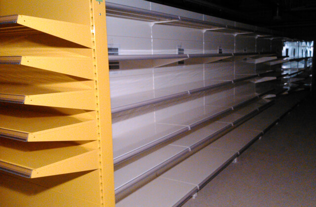 Montaż mebli sklepowych Tesco